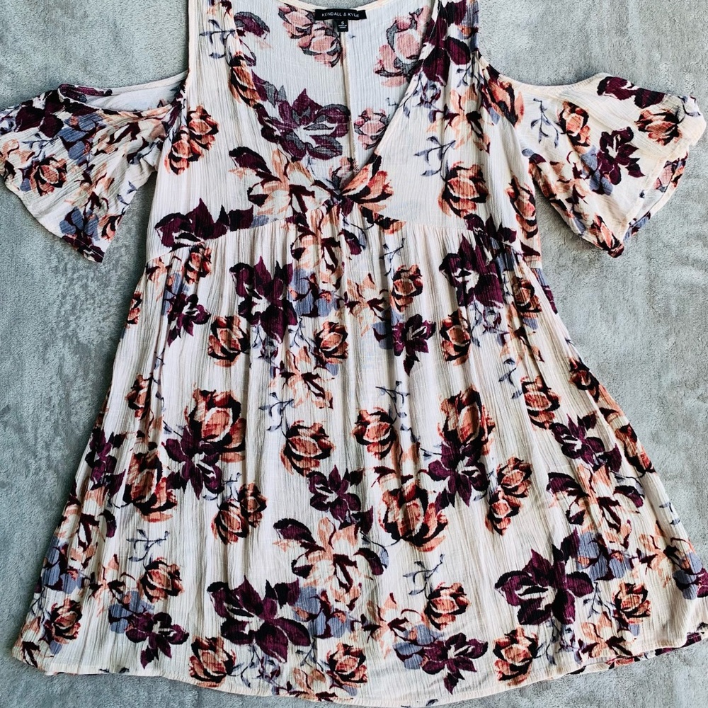 Kendall & Kylie Off-Shoulder Babydolldress Size S.